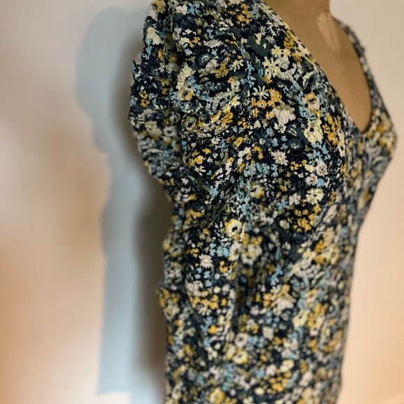 LOFT blue Floral V-Neck Ruffle Sleeve Top size medium - Picture 3 of 6